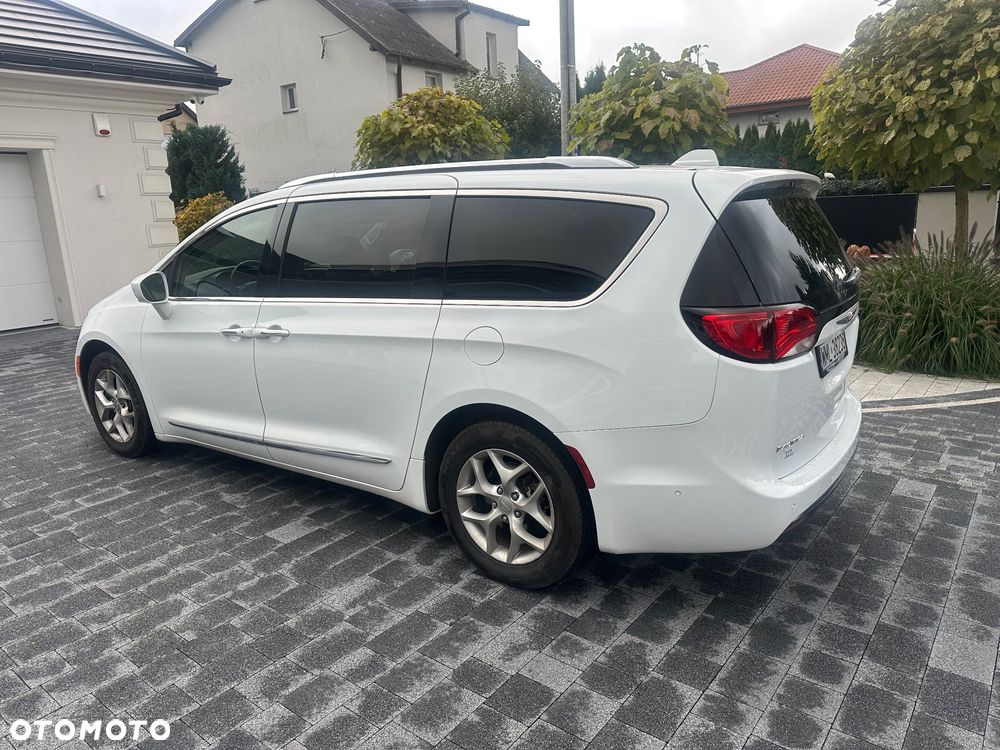 Chrysler Pacifica - 4