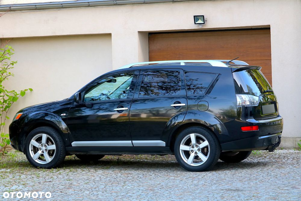 Mitsubishi Outlander 2.2 DID Intense + - 24