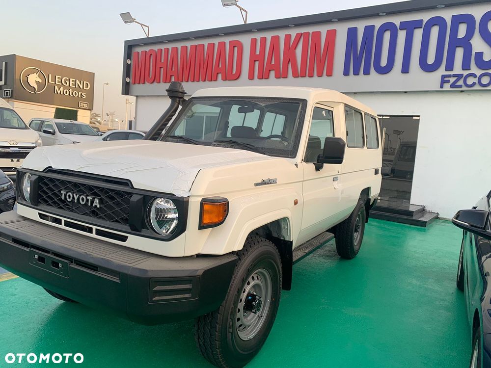 Toyota Land Cruiser - 4