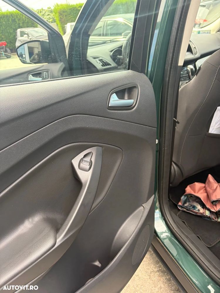 Ford Kuga - 12