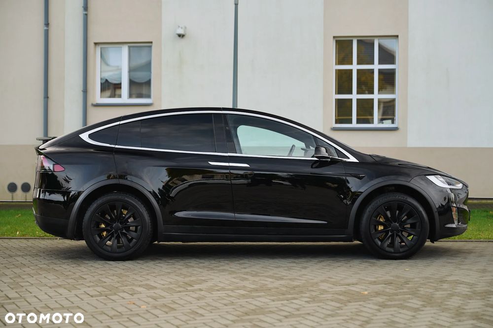 Tesla Model X 90 D - 15
