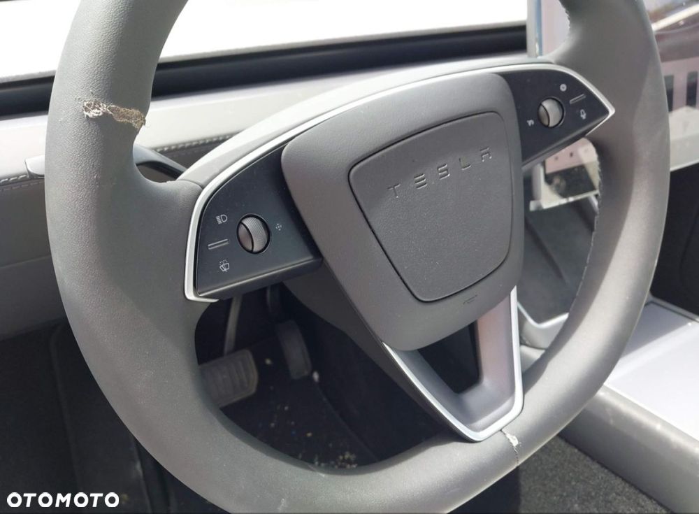Tesla Model Y - 13