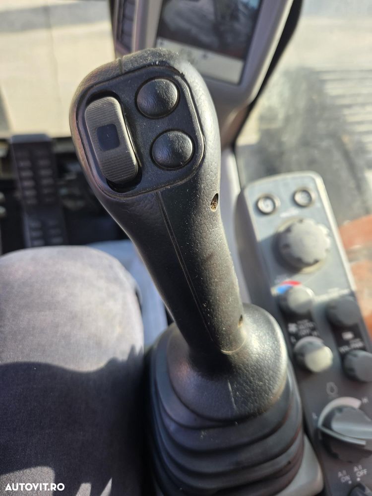 Hitachi ZX290LCN, 30 tone, 2014, 9.152h, latime 2,99m, 3 brate excavare, inst picon, inst rotire, gresare automata, Cupla rapida hidr, cupa 1,8mc, senile 80% ok, ad sapare 7m, bolt diam 90mm, 3 pompe hidr HITACHI, STARE BUNA-PROMOTIE 66.900 EUR+Tva - 5