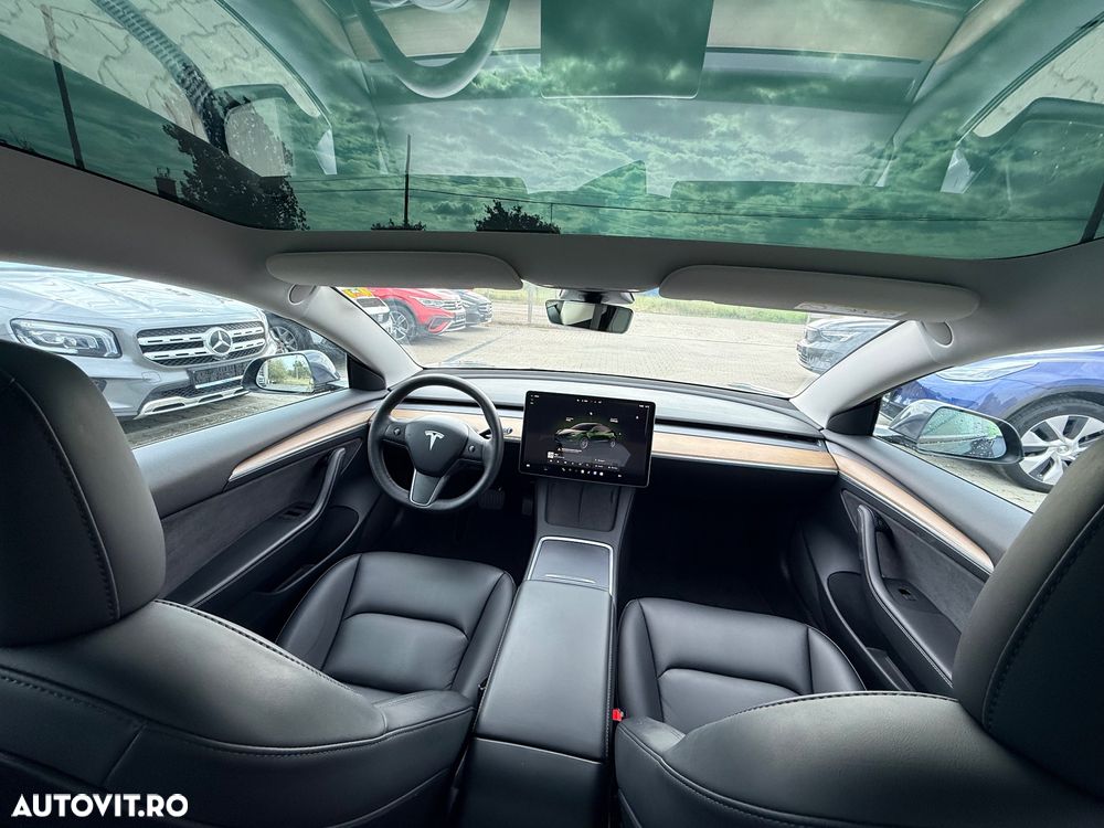 Tesla Model 3 - 7