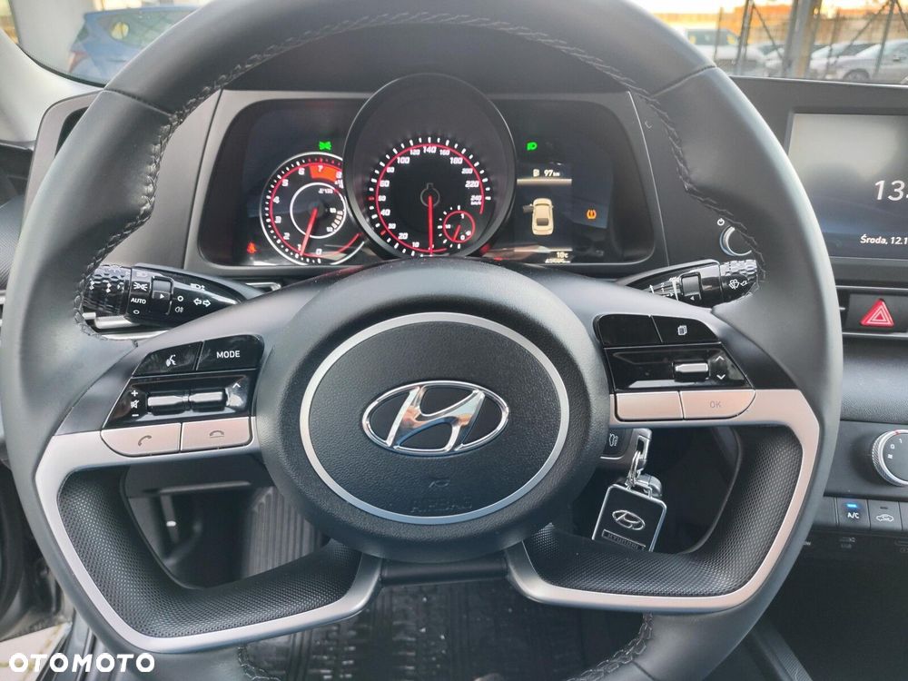 Hyundai Elantra - 16