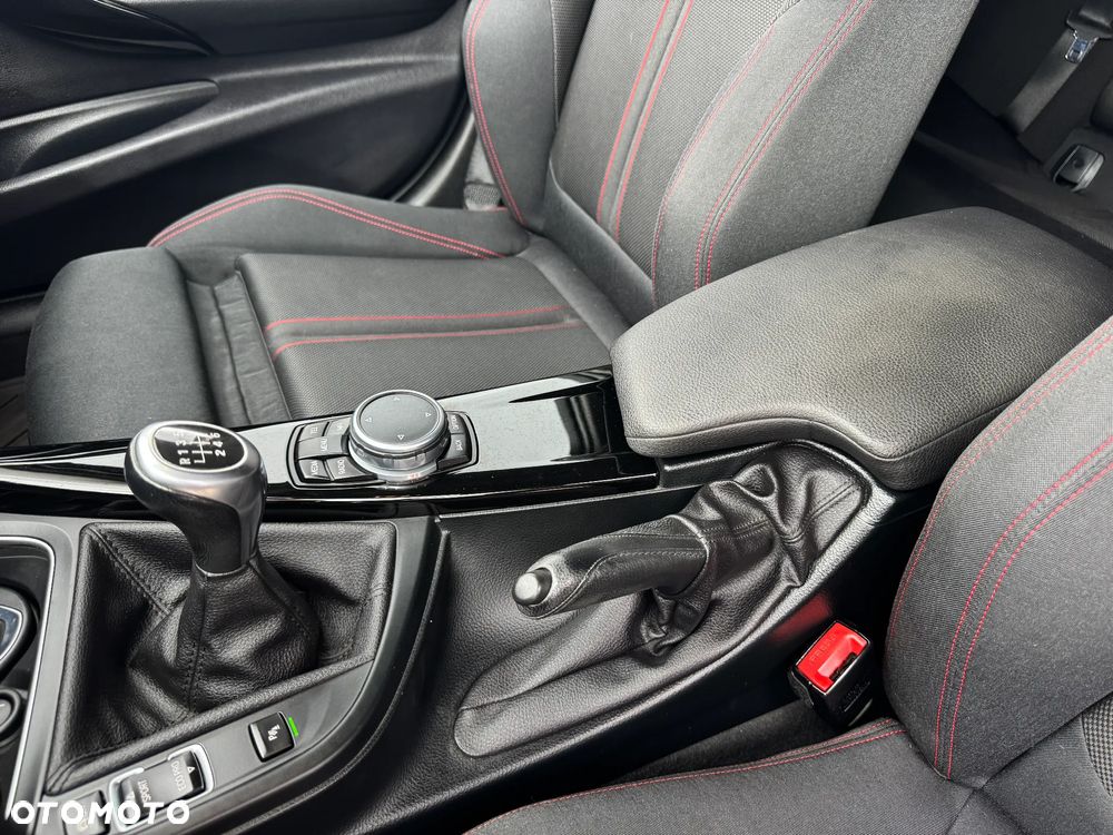 BMW Seria 3 320d Sport Line Shadow - 24