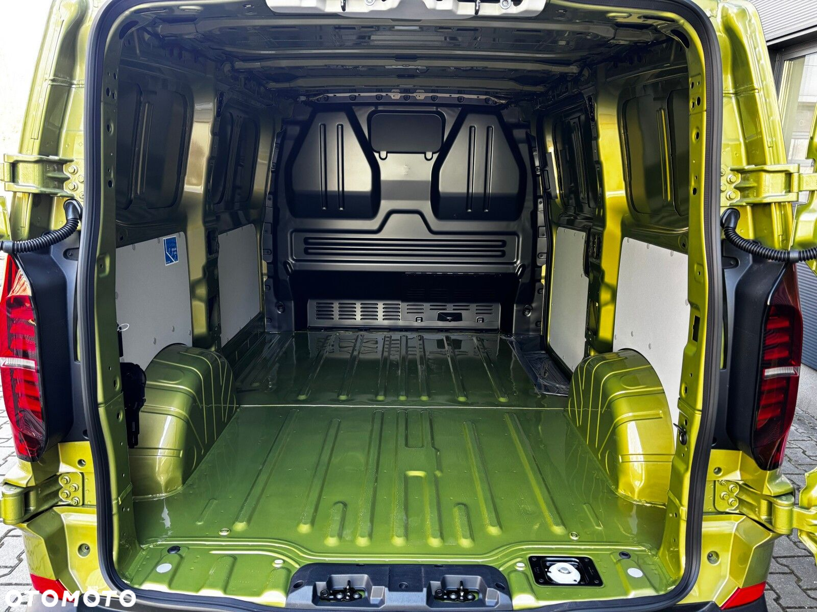 Volkswagen Transporter 2.0 TDI 150 KM 6-bm L1 - 8