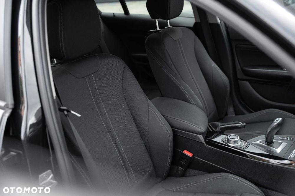 BMW Seria 1 118d Sport Line - 12