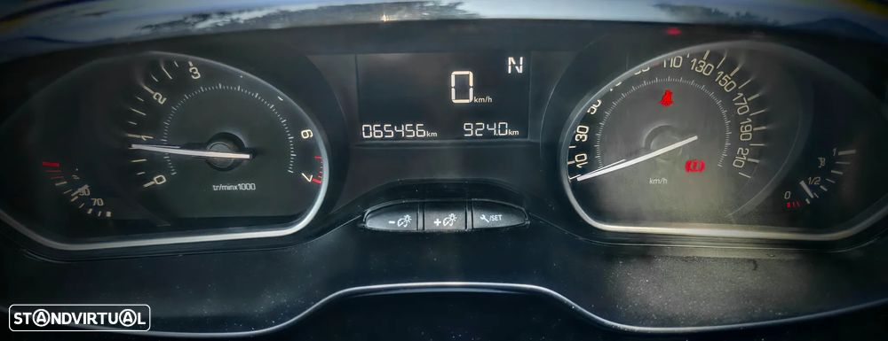 Peugeot 208 1.2 PureTech Style EAT6 - 13