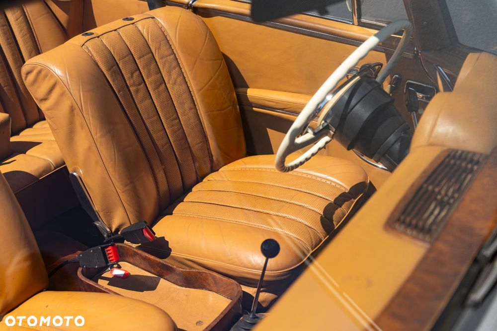 Mercedes-Benz 280 - 32