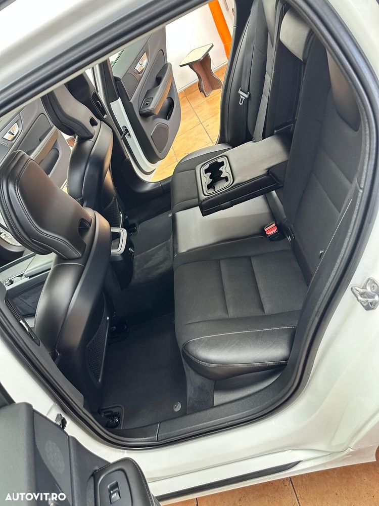 Volvo V60 D3 Momentum Pro - 7
