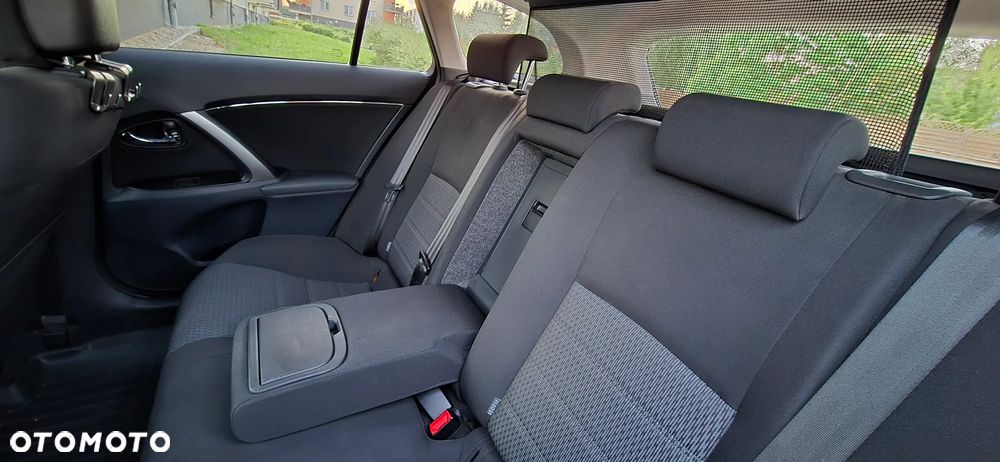 Toyota Avensis 2.0 D-4D - 23