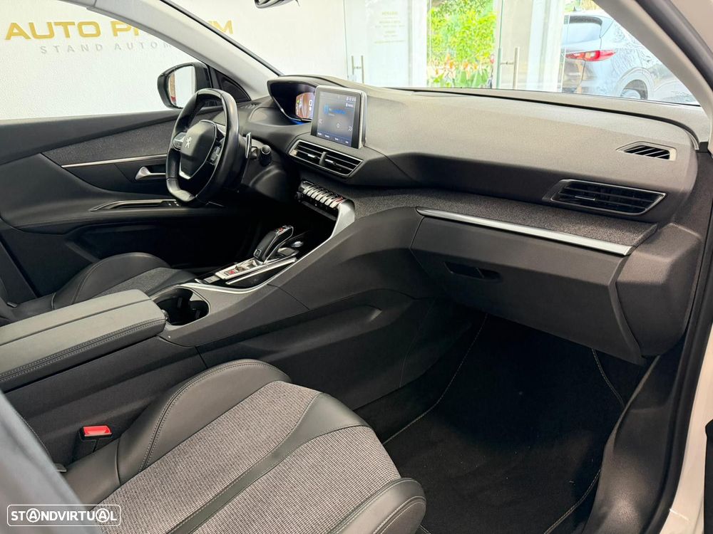 Peugeot 3008 1.2 PureTech Allure EAT8 - 8