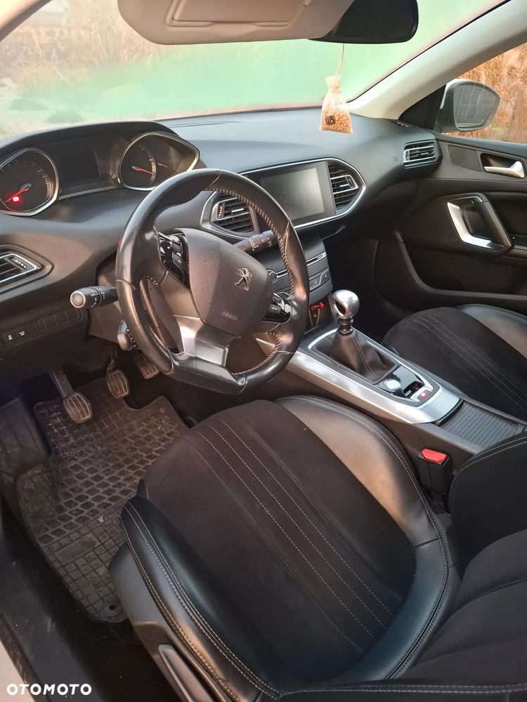 Peugeot 308 2.0 Blue HDi Allure S&S - 11