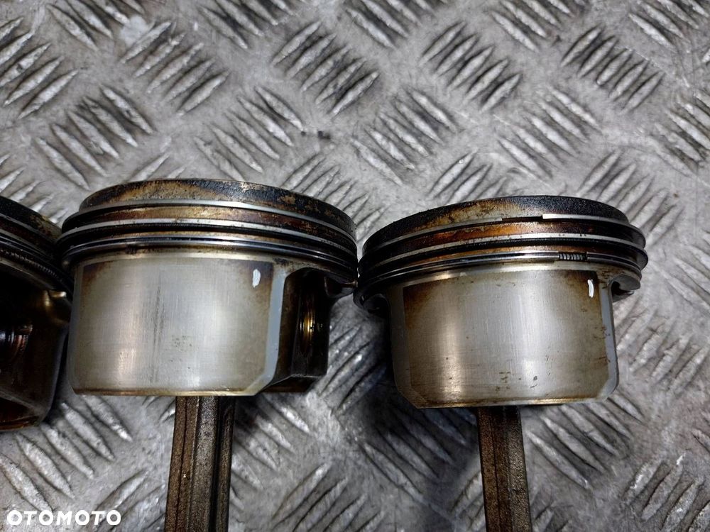 TŁOK + KORBOWÓD AUDI A4 B6 2.0 20V - 5