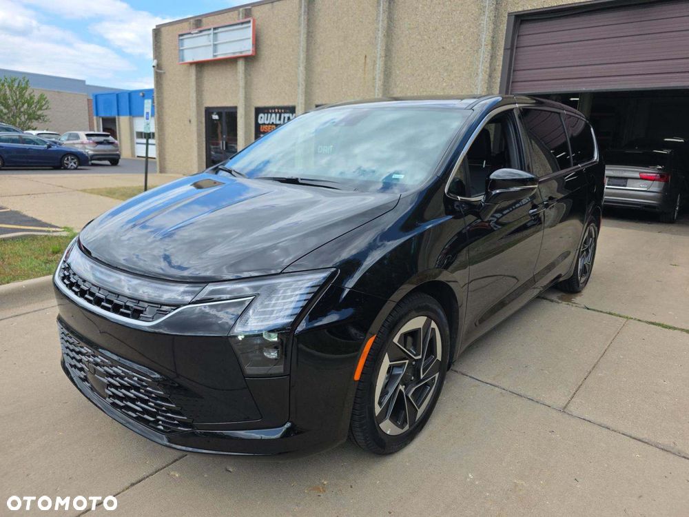 Chrysler Pacifica - 1