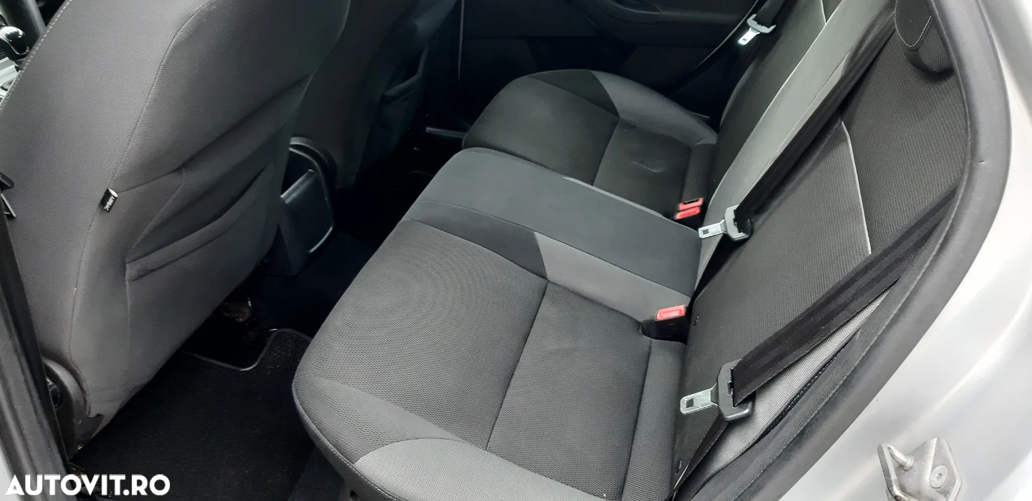Ford Focus Turnier 1.6 Ti-VCT Champions Edition - 13