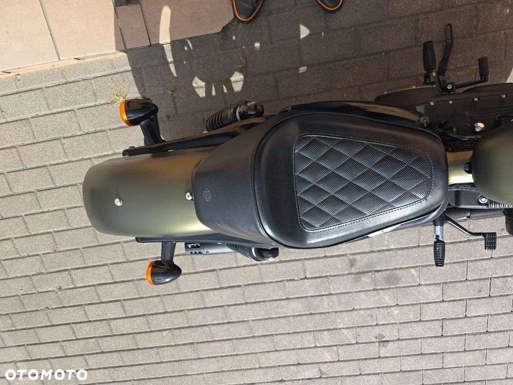 Harley-Davidson Sportster Iron 1200 - 18