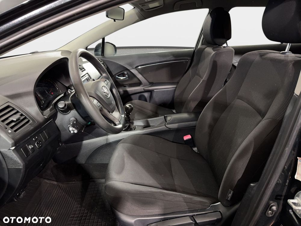 Toyota Avensis - 10