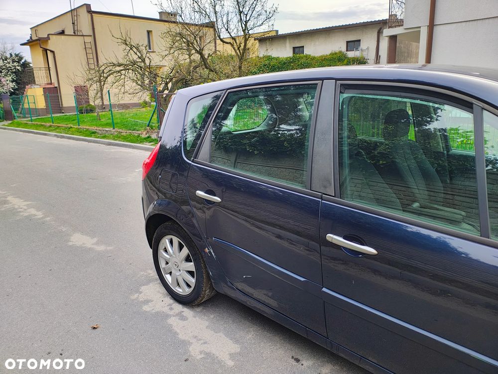 Renault Scenic 1.9 dCi FAP Avantage - 4