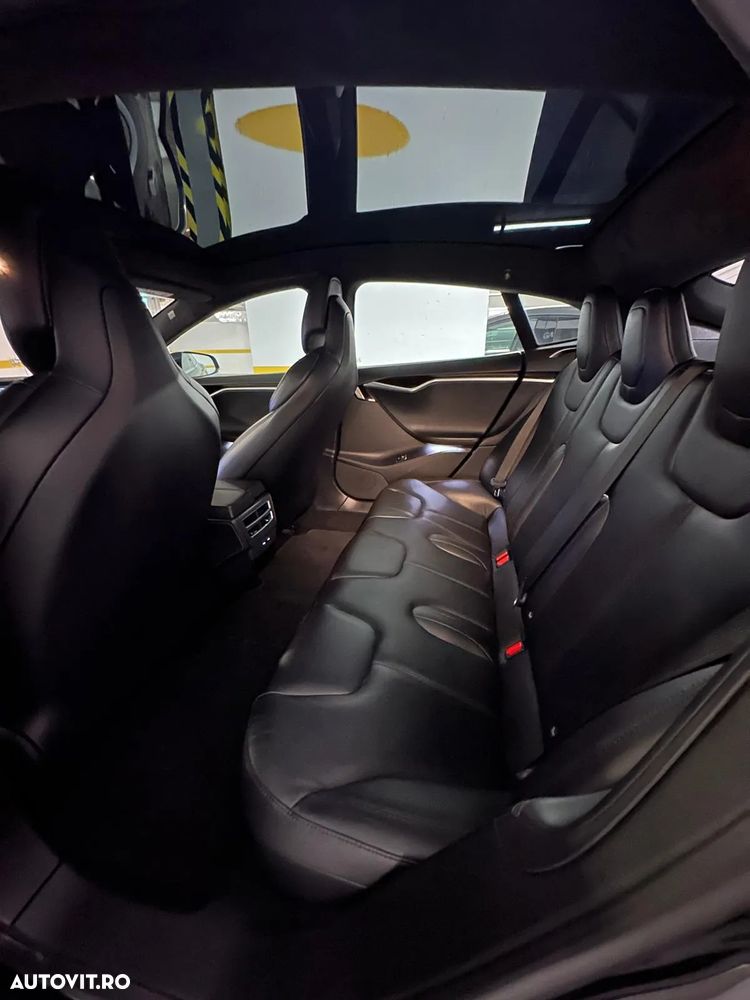 Tesla Model S - 9