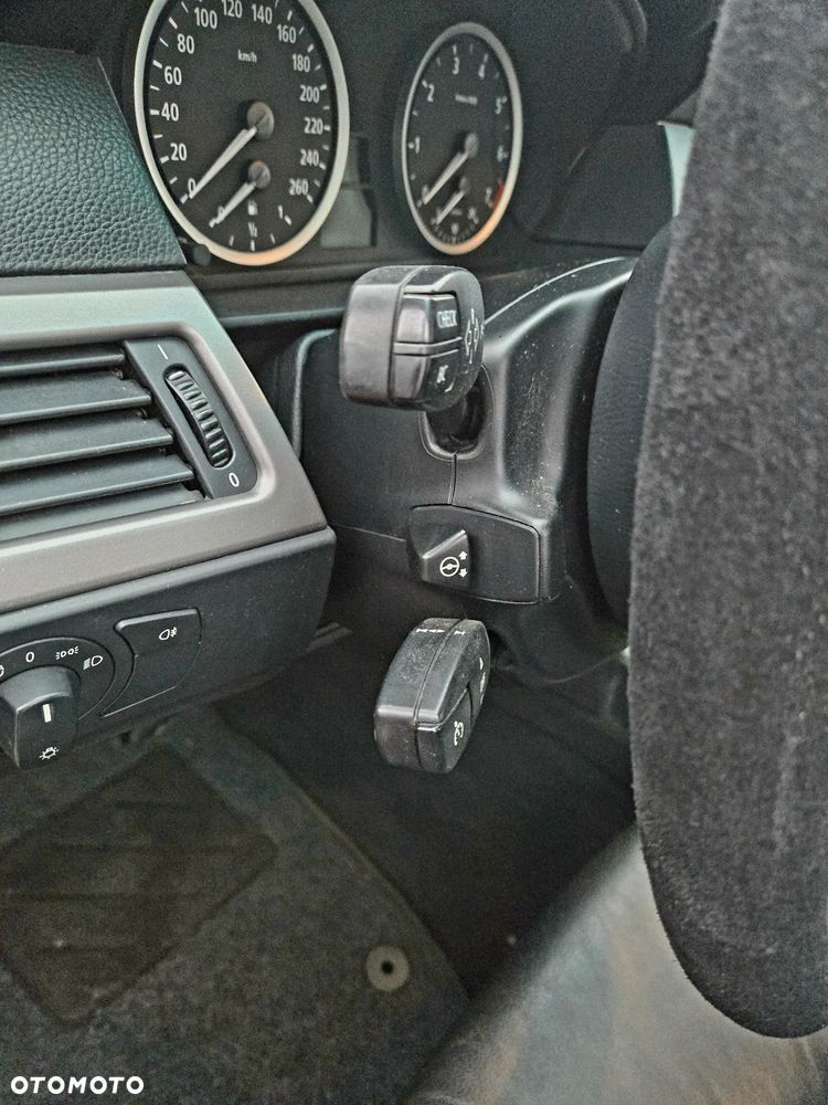 BMW Seria 5 525i Touring - 22