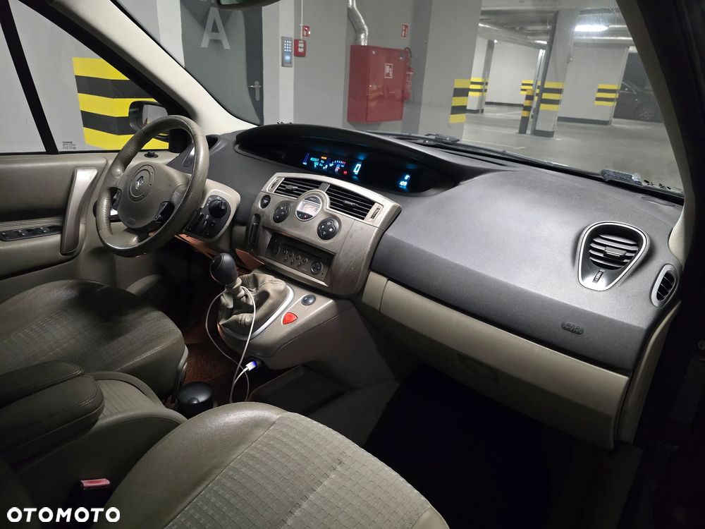 Renault Scenic 2.0 16V Luxe Privilege - 6