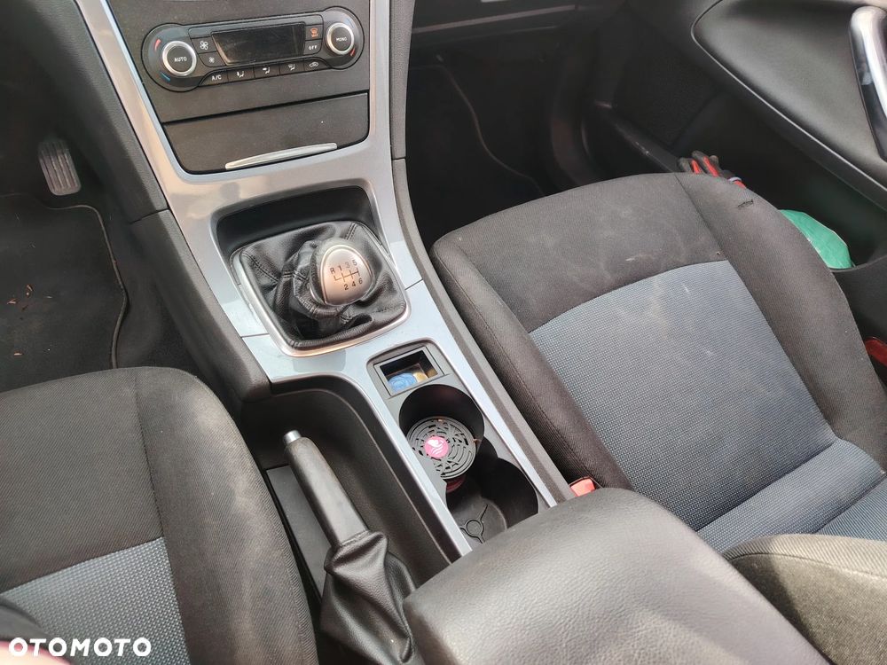 Ford Mondeo 2.0 TDCi Ambiente - 10