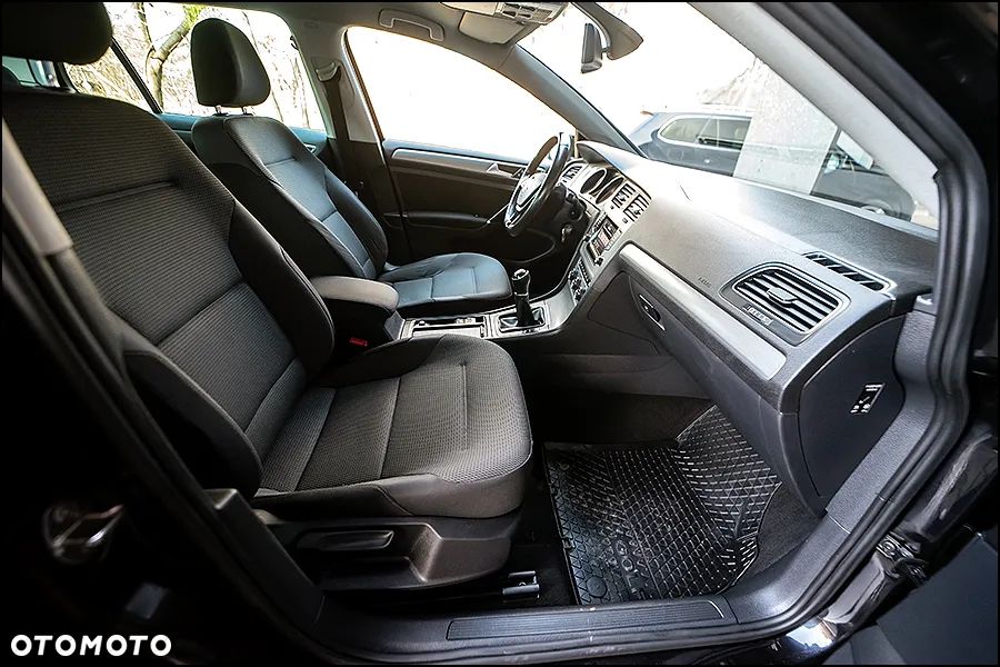 Volkswagen Golf - 37