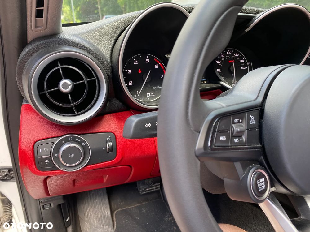 Alfa Romeo Giulia - 11