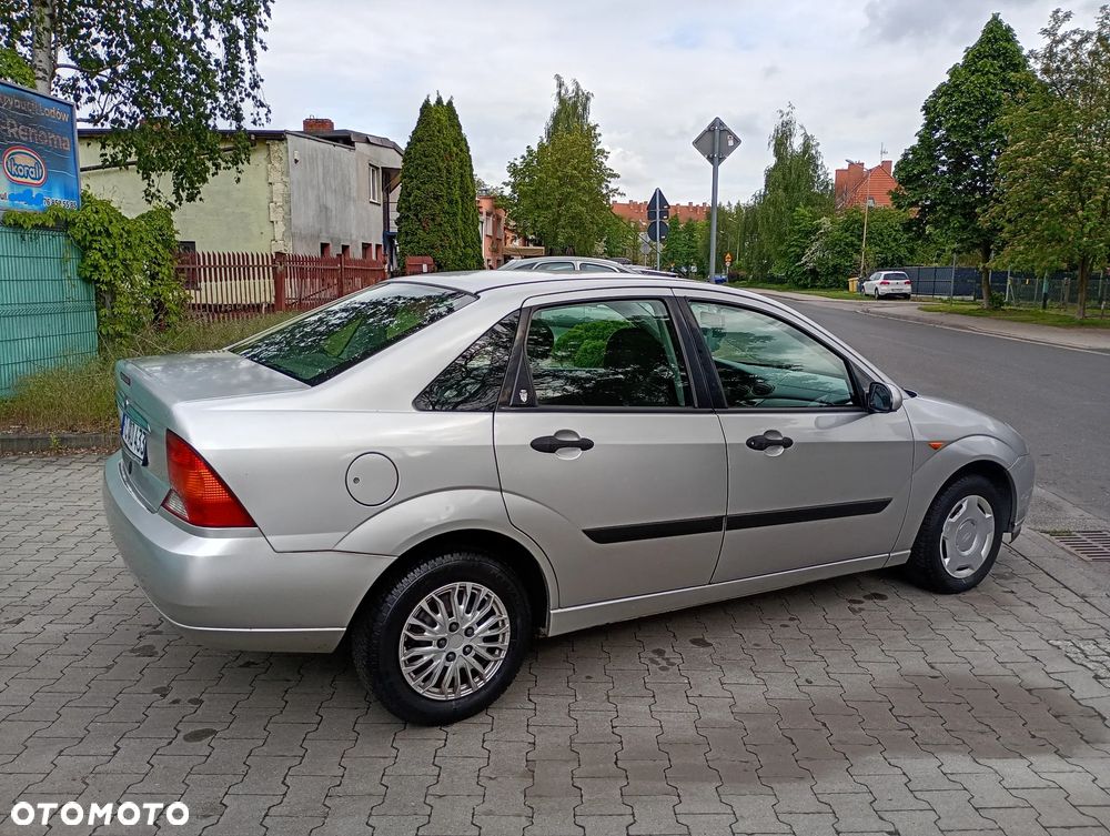 Ford Focus Ghia - 2