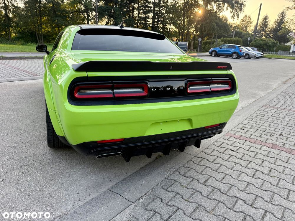Dodge Challenger - 11