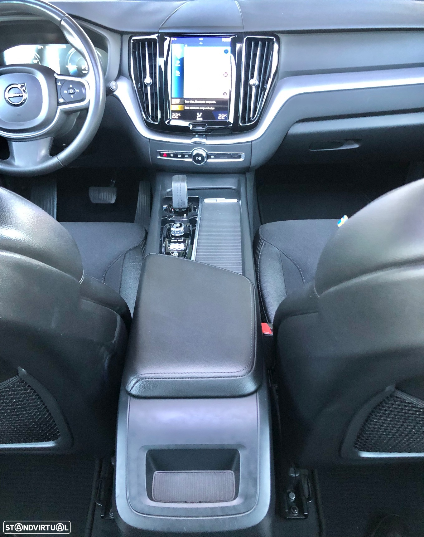 Volvo XC 60 2.0 T6 PHEV R-Design Expression AWD - 41