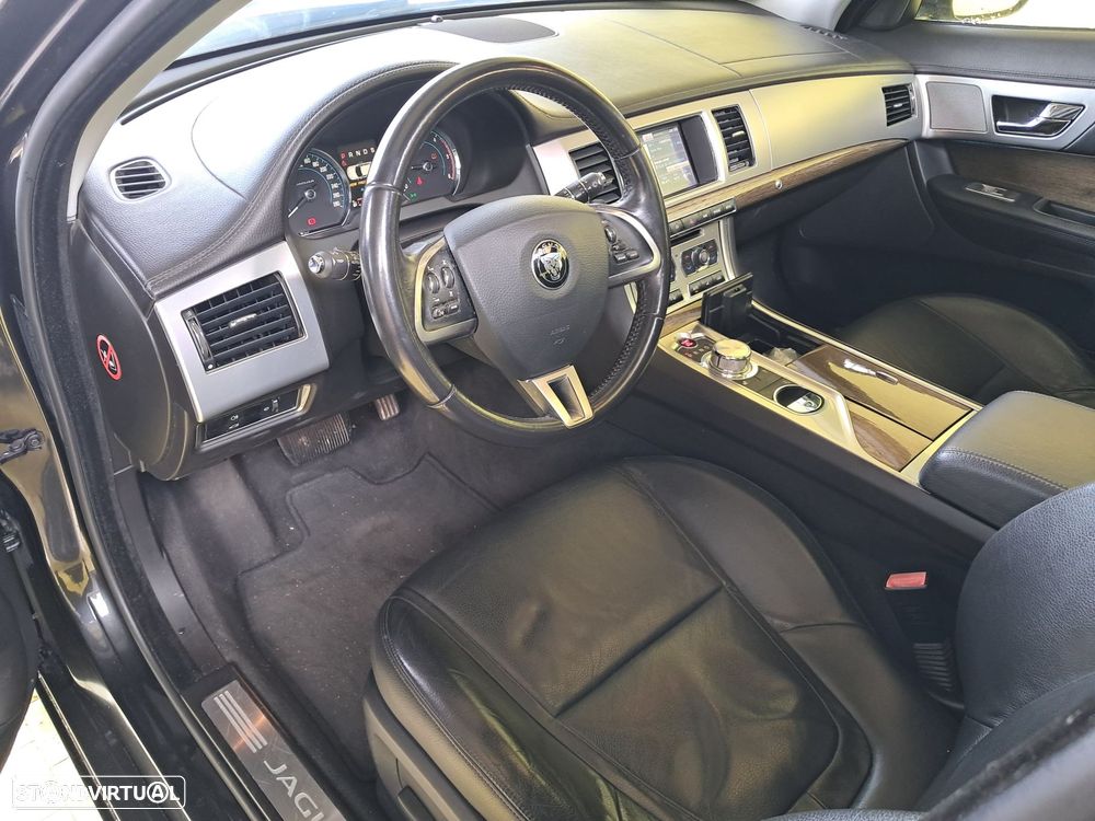 Jaguar XF 2.2 D Luxury - 18