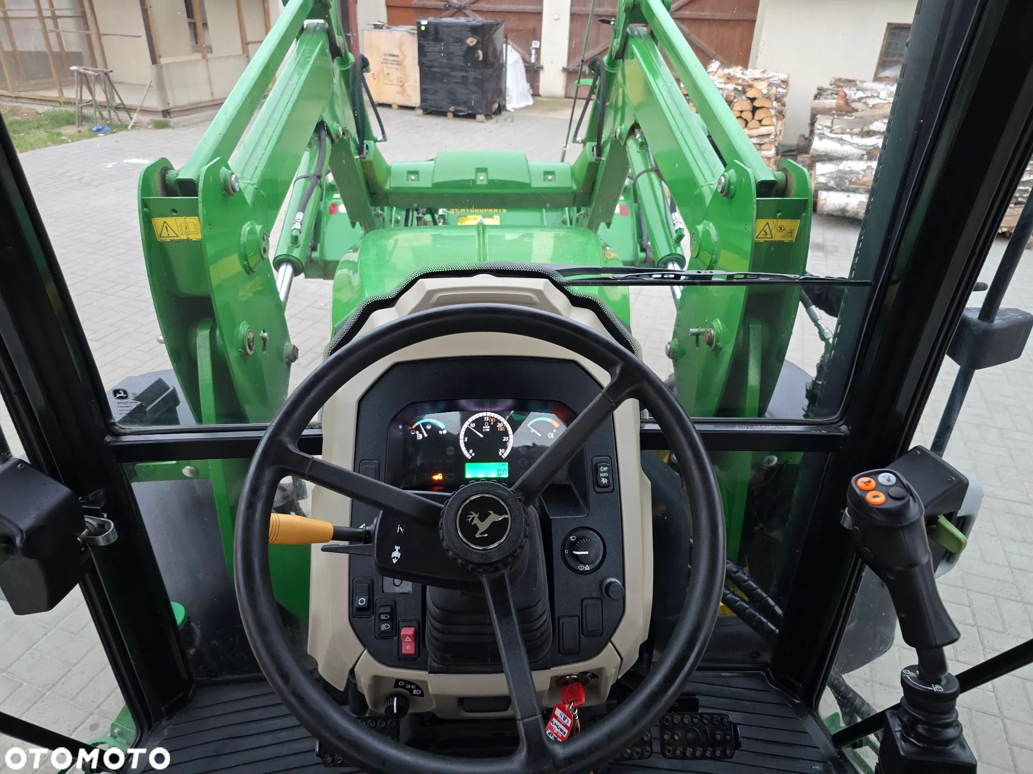 John Deere 5075E - 1