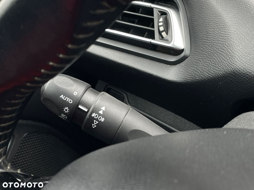 Peugeot 308 1.6 BlueHDi Allure S&S - 25