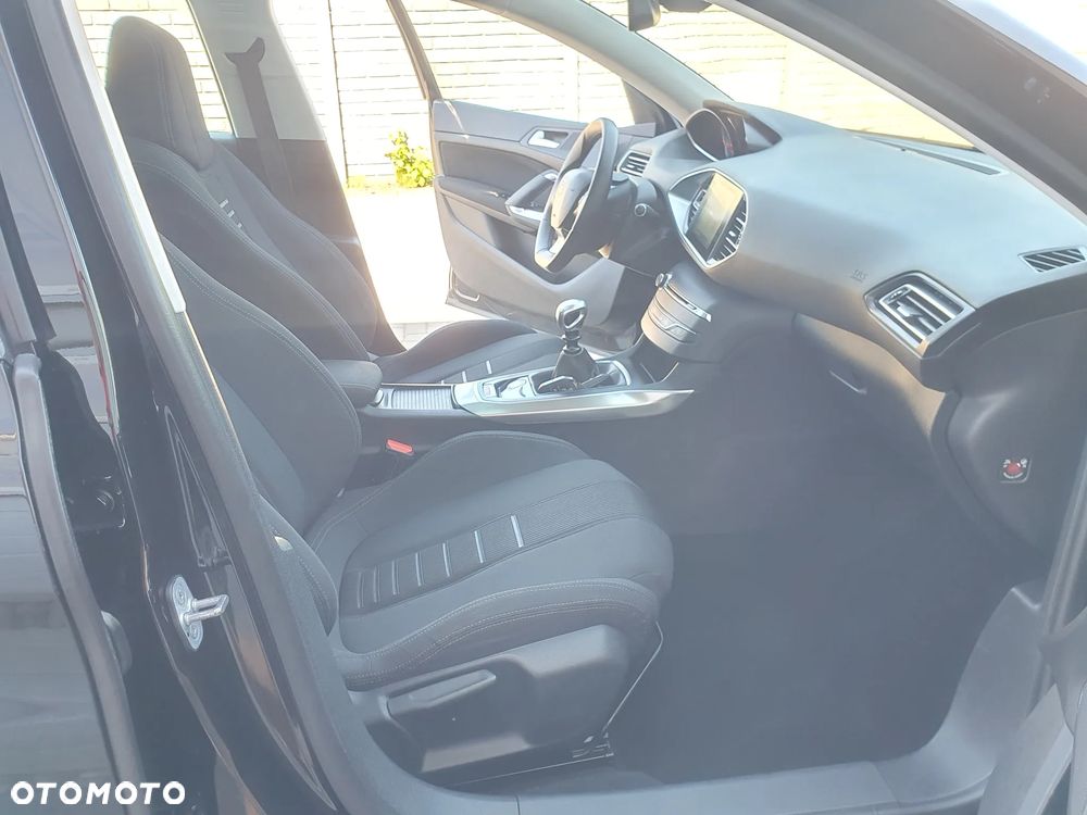 Peugeot 308 125 THP Allure - 31