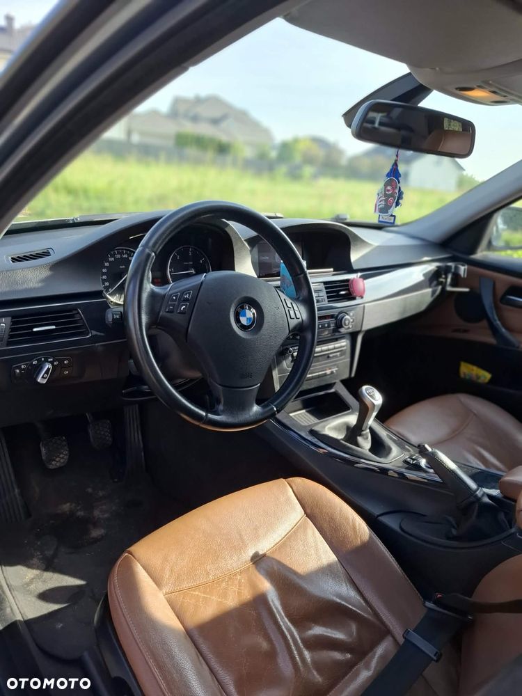 BMW Seria 3 320d - 15