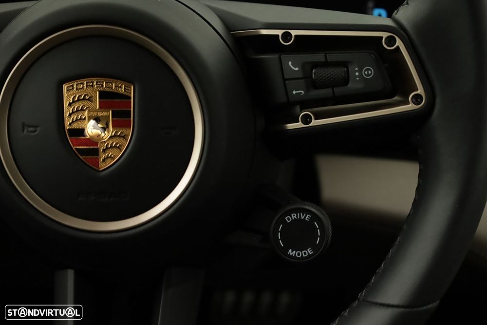 Porsche Taycan Cross Turismo 4S - 13