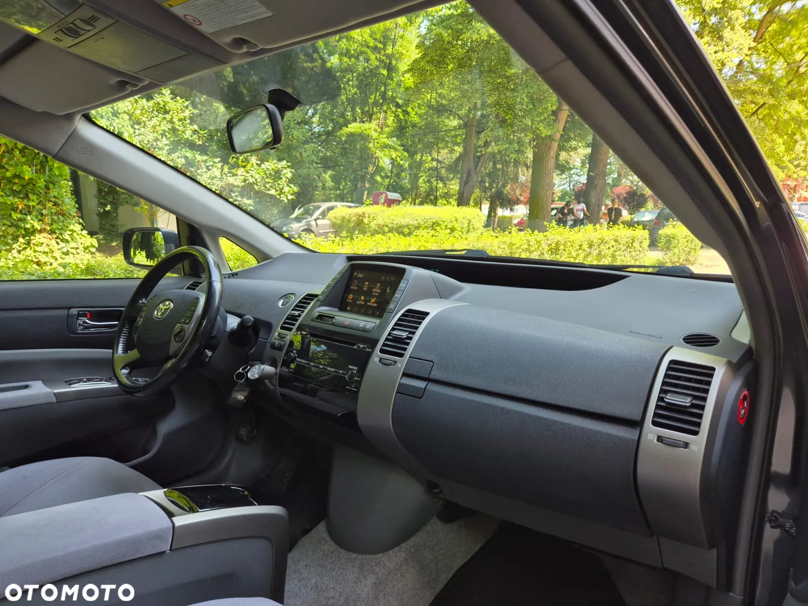 Toyota Prius (Hybrid) Executive - 16