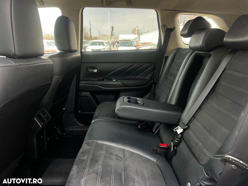 Mitsubishi Outlander - 24