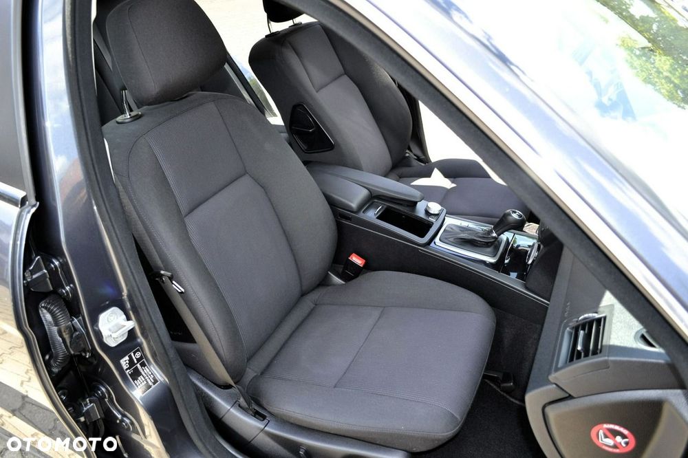 Mercedes-Benz Klasa C 180 BlueEFFICIENCY 7G-TRONIC Elegance - 29