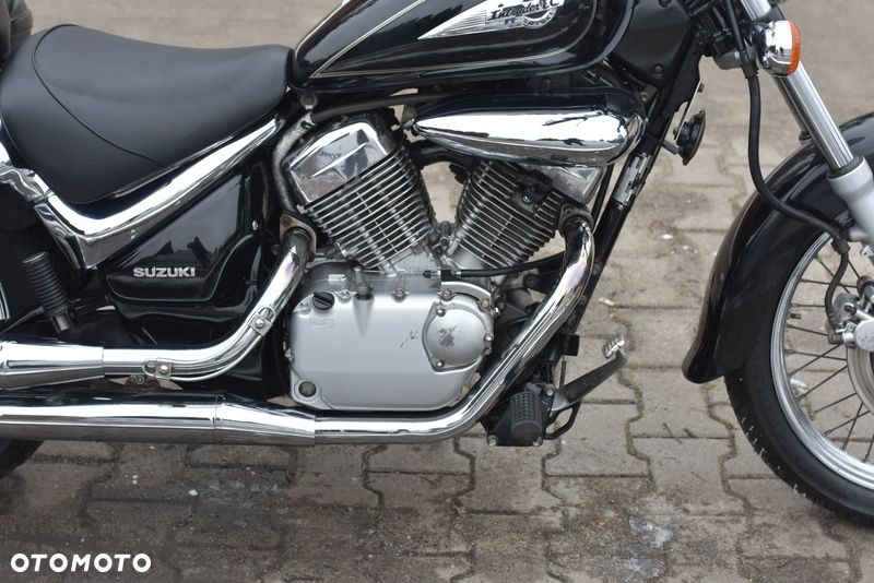 Suzuki Intruder - 10