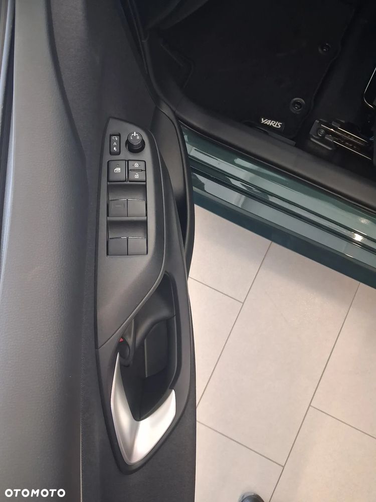 Toyota Yaris - 10