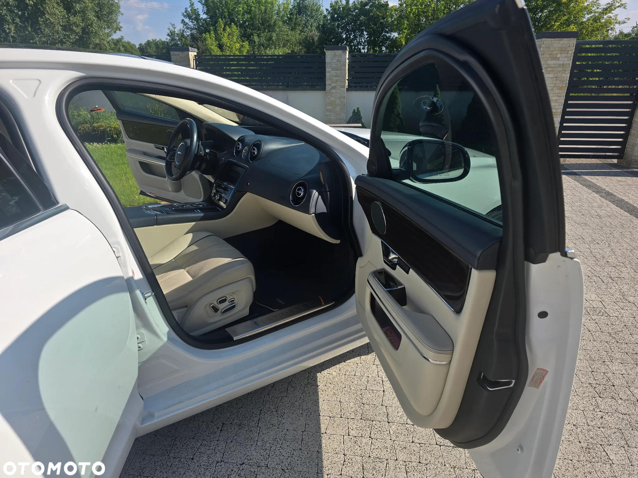 Jaguar XJ 5.0 V8 LWB Portfolio - 11