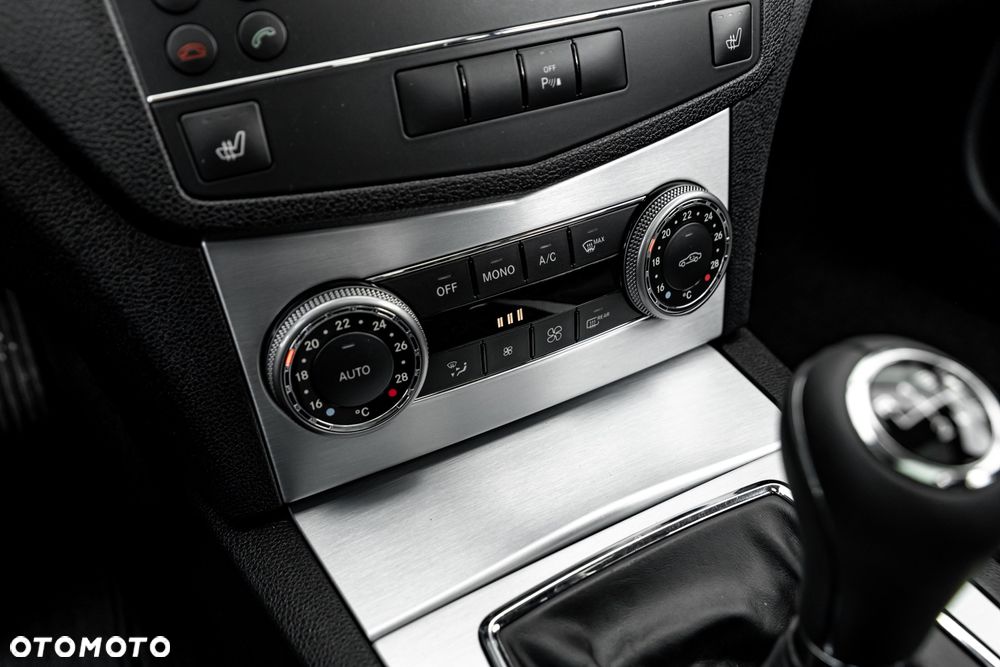Mercedes-Benz Klasa C 220 CDI DPF Avantgarde - 31