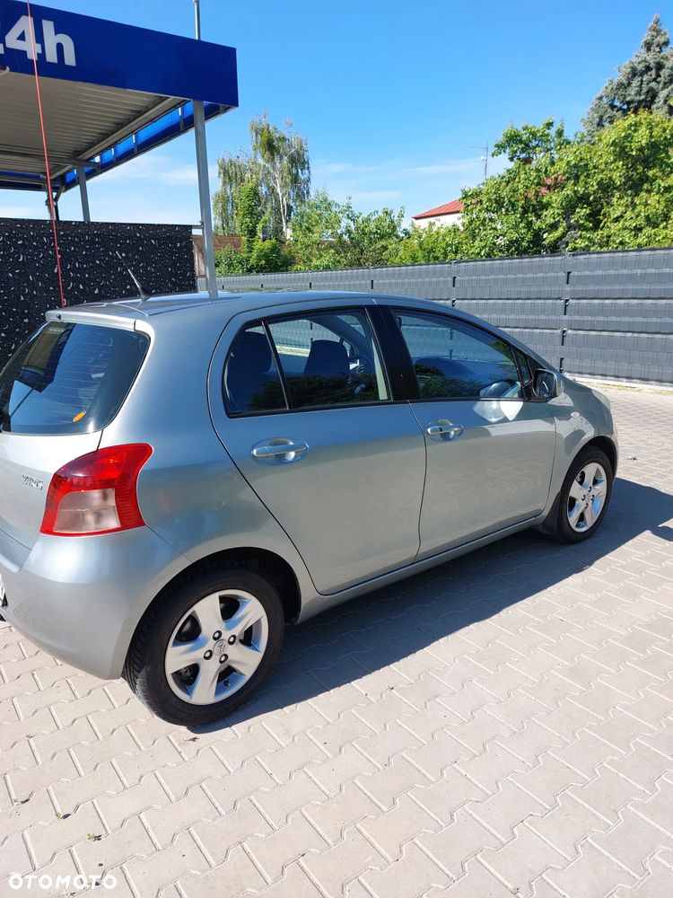 Toyota Yaris 1.3 Luna Gold - 2