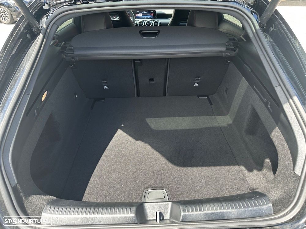 Mercedes-Benz CLA 180 d Shooting Brake AMG Line Aut. — fotografia 11