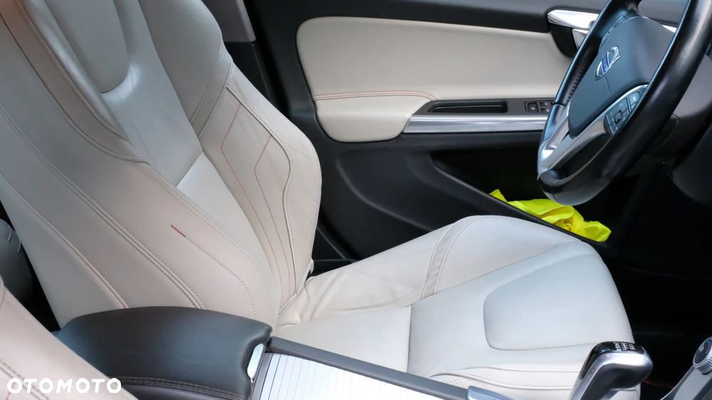 Volvo V60 D4 Drive-E Ocean Race - 14