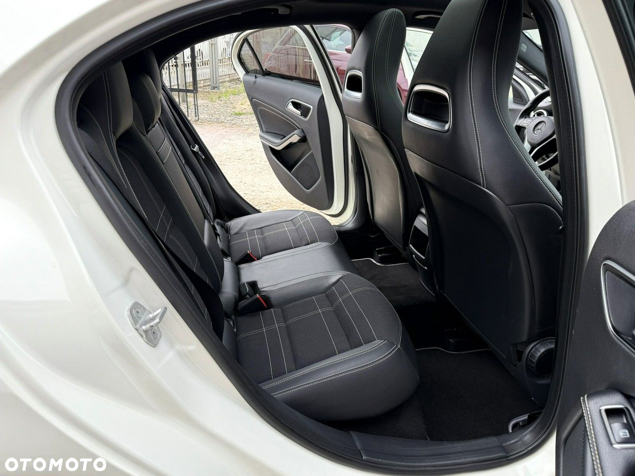 Mercedes-Benz Klasa A 220 CDI (BlueEFFICIENCY) 7G-DCT Urban - 22